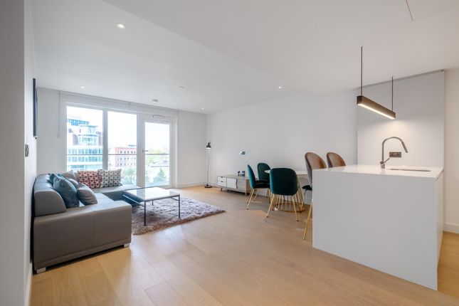 130 Belvedere Row Apartments, Fountain Park Way, London photo 4