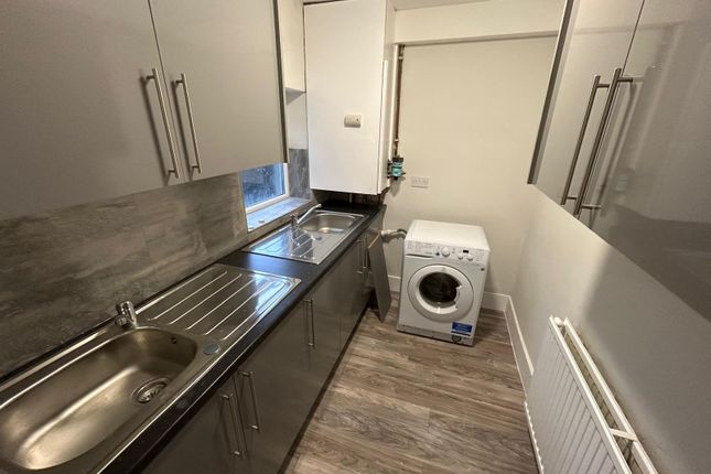 118, Townsend Road, Southall photo 4