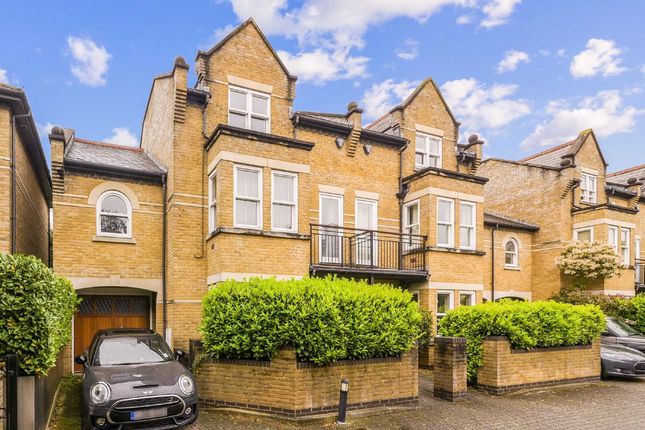 Thumbnail Property for sale in Verona Court, London