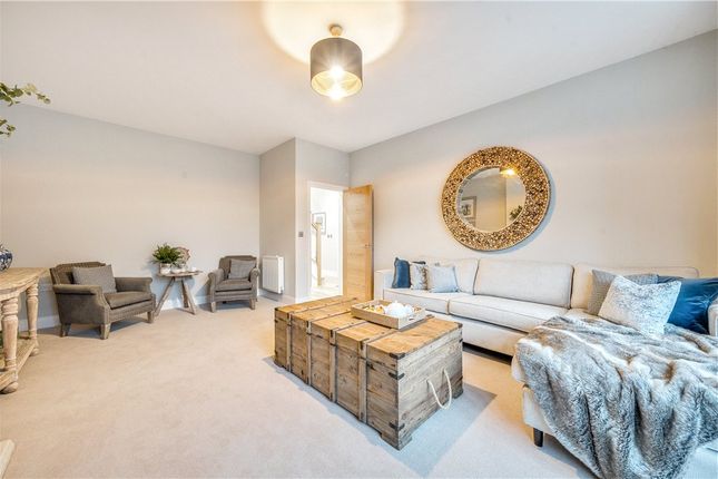 48, Cross Road, Surrey photo 3