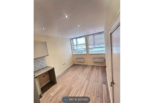 Flat, Spotland Road, Rochdale photo 2