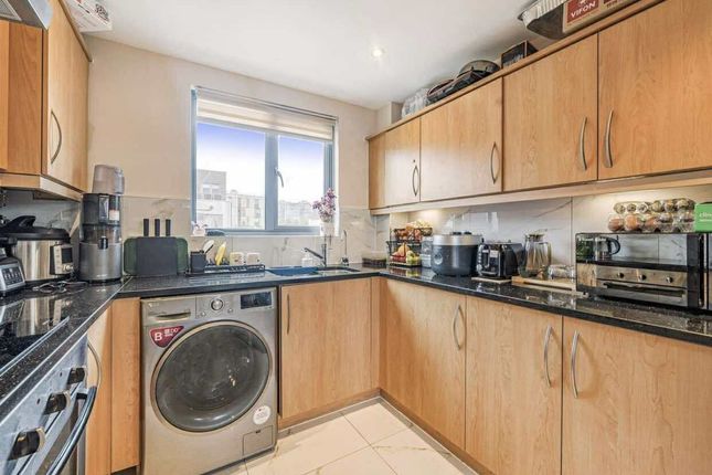 Flat 14 Indigo House , Lapis Close, London photo 4