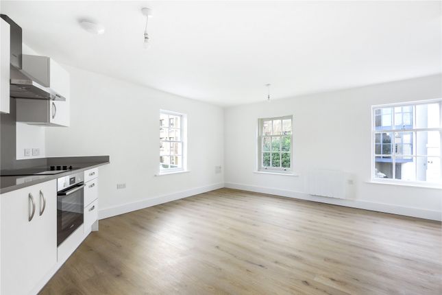 Thumbnail Flat for sale in 11 The Courtyard, 8A Carlton Crescent, Southampton, Hampshire