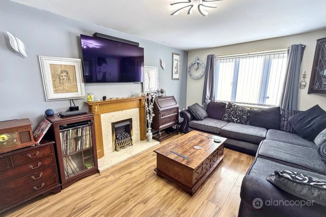 9 Eden Court, Nuneaton, Warwickshire photo 2