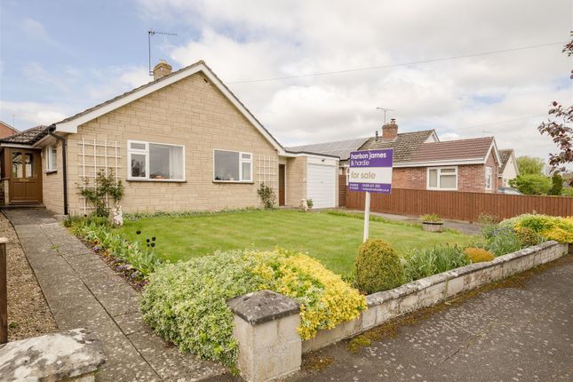 Thumbnail Detached bungalow for sale in Springfield Road, Shipston-On-Stour, Warwickshire