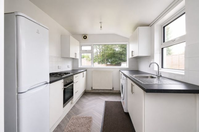 18, St. Catherines Avenue, Luton photo 4