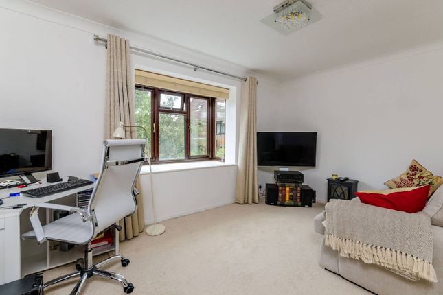Flat to rent in Ladygrove Drive, Burpham, Guildford