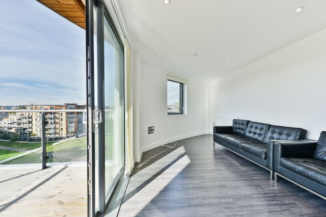 Flat for sale in Essex Wharf, London