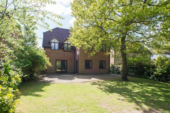 3 Icklingham Gate, Cobham photo 2