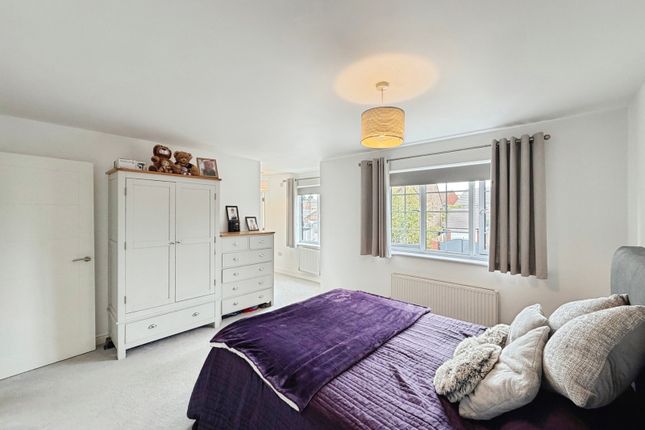 23, Fawn Drive, Hampshire photo 4