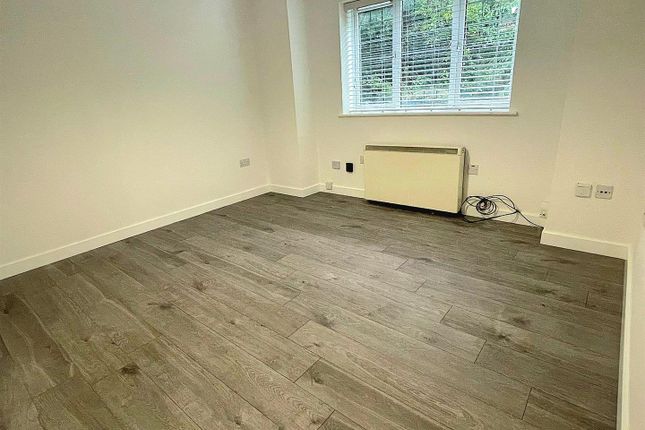 17, Edison Drive, Northampton photo 3
