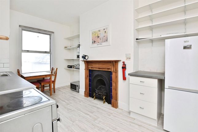 Flat 5, 18, Alexandra Terrace, Devon photo 3