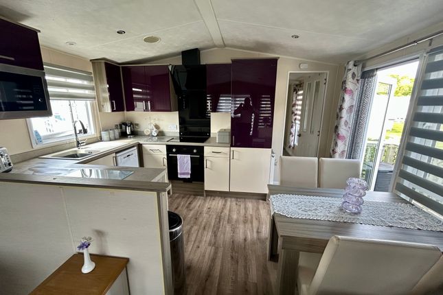 90, Essex Road, Hoddesdon photo 4