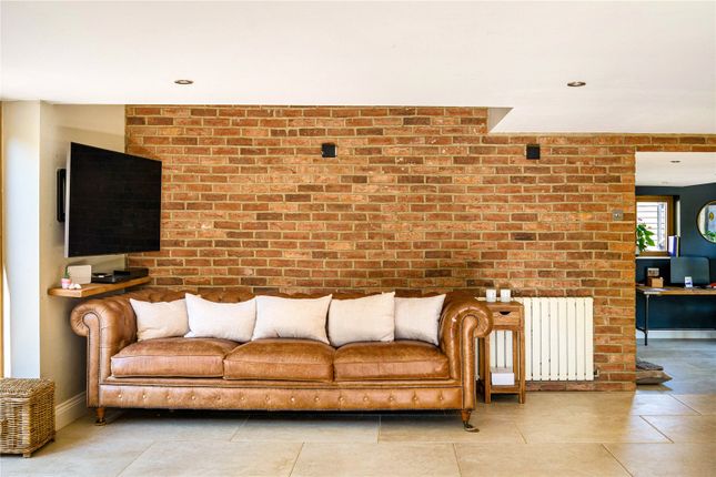 Applegarth Barn,, Logmore Lane, Dorking photo 4