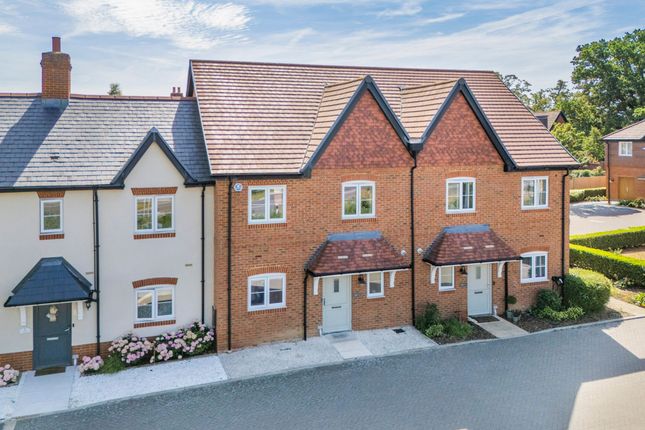 31 Hazylwood, Wokingham photo 2
