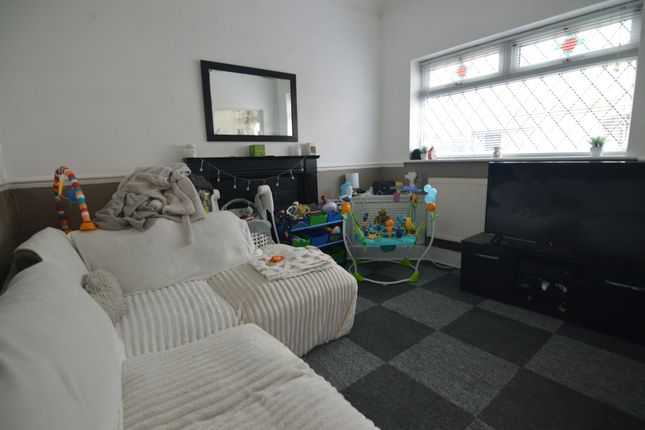 35 Donnington Street, Grimsby photo 2