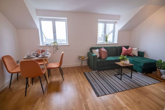 Flat to rent in 3 Hermitage Close, London