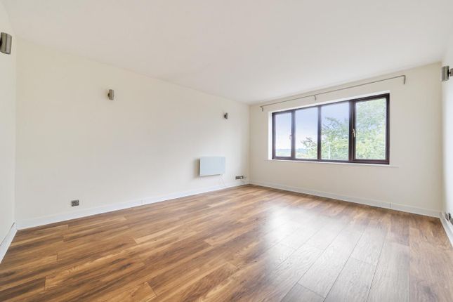 14, Oakhill Close, Chandler's Ford photo 3