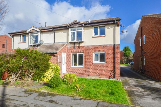 Flat for sale in Cricketers Approach, Wrenthorpe, Wakefield