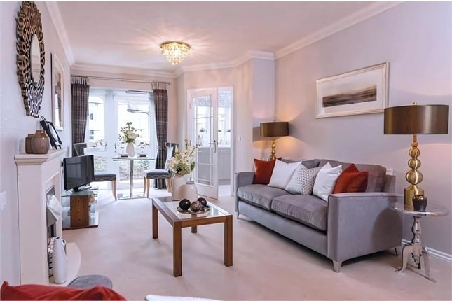 5 Keyes Lodge, King Edward Avenue, Dartford photo 4