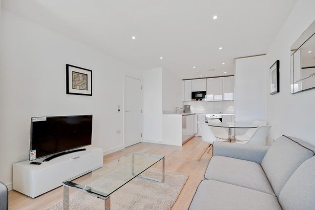 Thumbnail Flat to rent in Pinnacle Apartments, Saffron Central Square, Croydon