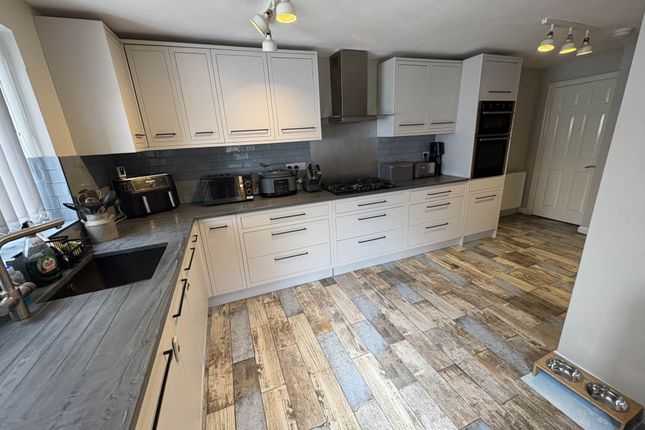7, Mough Lane, Oldham photo 4