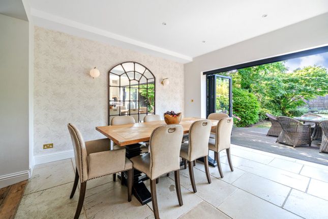 12, St. Albans Avenue, Weybridge photo 4