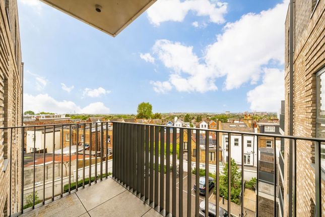 Flat 21, Raphis Court, 2, Hermitage Lane, London photo 4