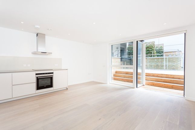 Thumbnail Flat to rent in Fouberts Place, London
