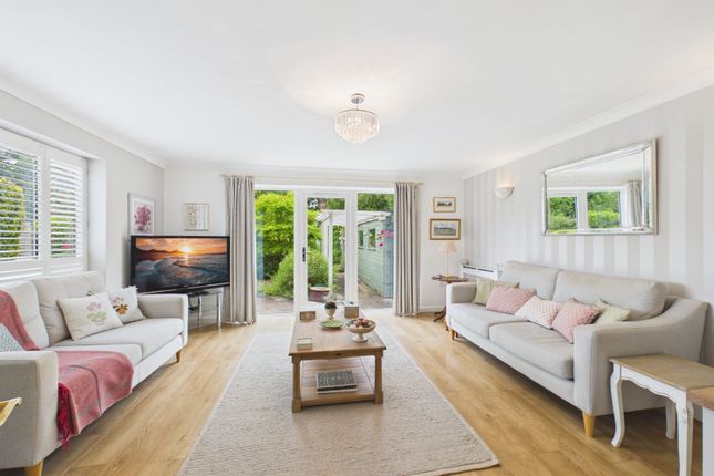 16, Manor Grove, Maidenhead photo 4