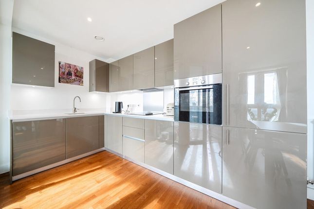 Flat 124 15, Victory Parade, London photo 5