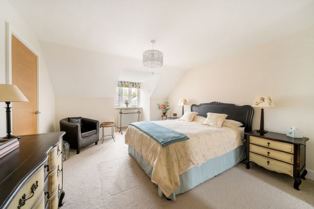 17, Heighes Drive, Hampshire photo 5