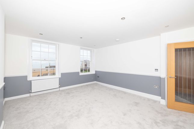Flat 2, 12, Marine Gardens, Margate photo 5