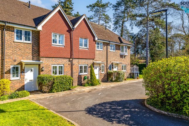 2-bed house on Bay Trees, Limpsfield, Surrey, £106,250