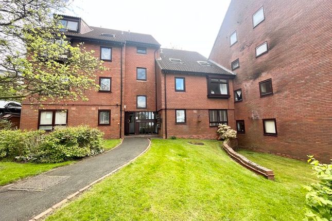 Flat for sale in Moncrieffe Close, Dudley