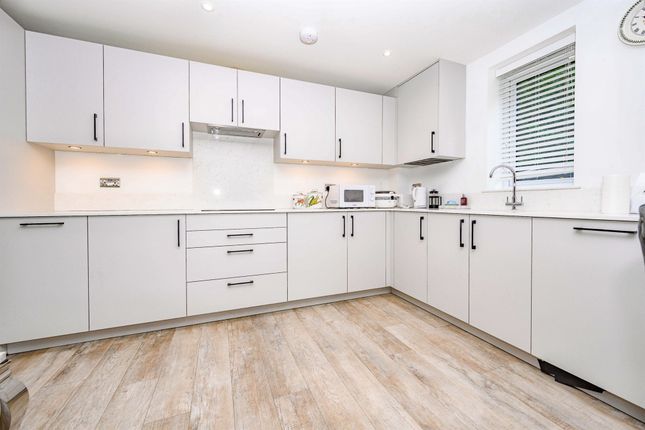 Flat 4, Centurion Heights, 7, Box Lane, Hemel Hempstead photo 3