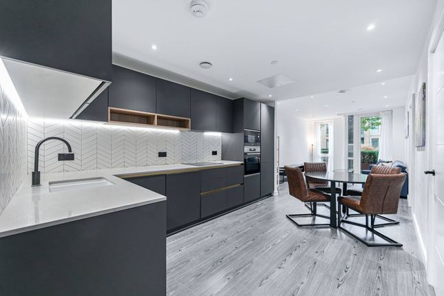 Sovereign Court, Hammersmith photo 4
