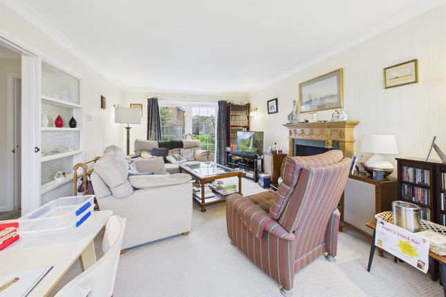 77, Oak Tree Road, Reading photo 3
