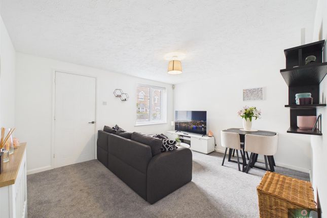 1, Wheeler Road, Crawley photo 2