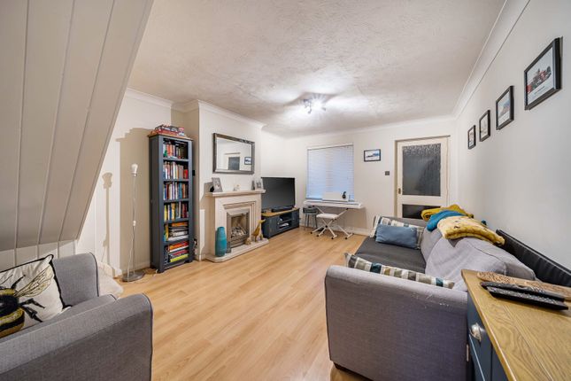 22, Sedley Grove, Middlesex photo 3