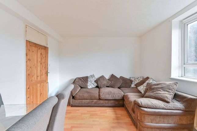 3-bed flat on Randisbourne Gardens, Beckenham Hill, £270,000