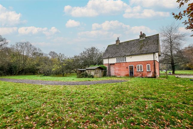 Cottage for sale in Champneys, Wigginton, Tring