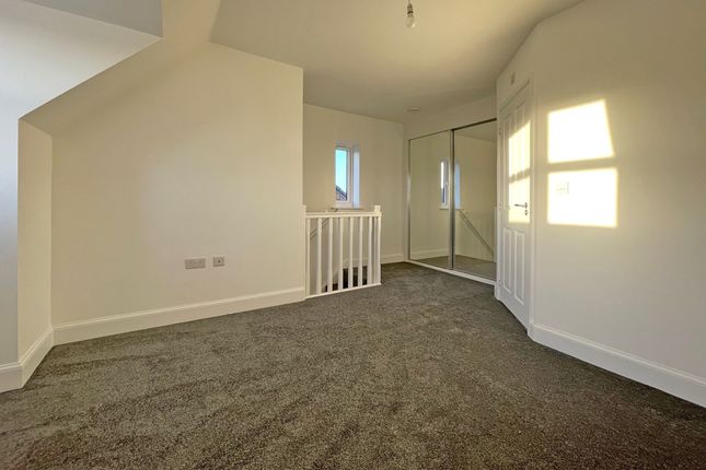 Town house to rent in Wren Drive, Milby