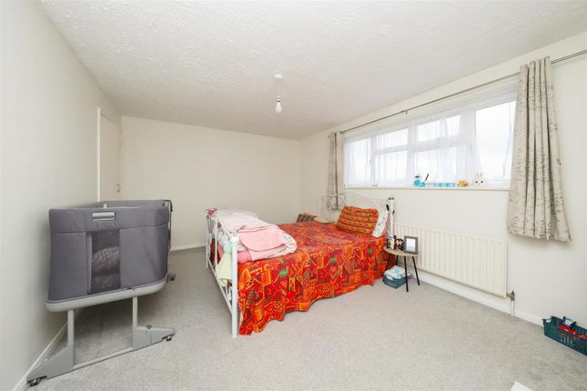 43, Byron Way, West Drayton photo 4