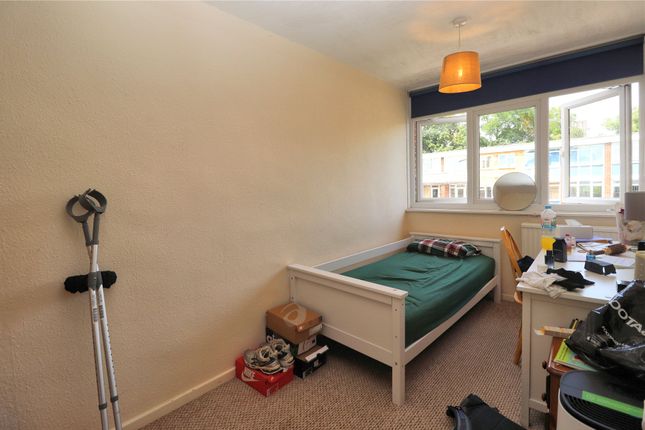 4, Radstone Court, Woking photo 4