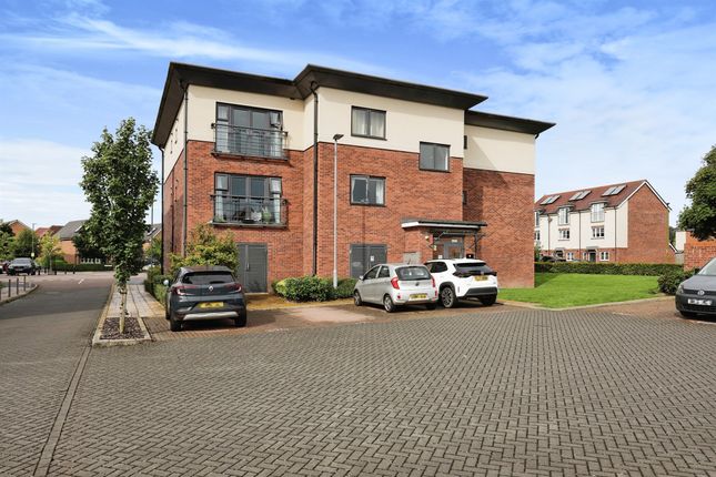 Thumbnail Flat for sale in Cunningham Way, Leavesden, Watford