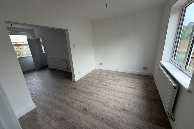 22 Kings Crescent, Doncaster photo 4