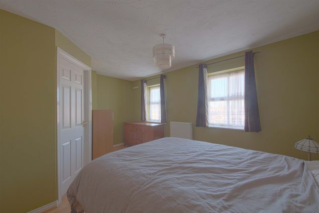 89, Hurworth Avenue, Langley photo 4