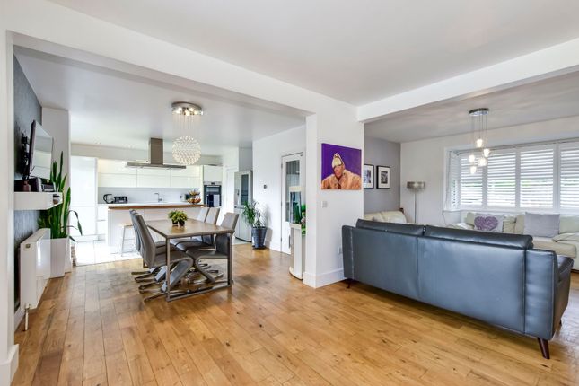 148 Toms Lane, Kings Langley photo 2