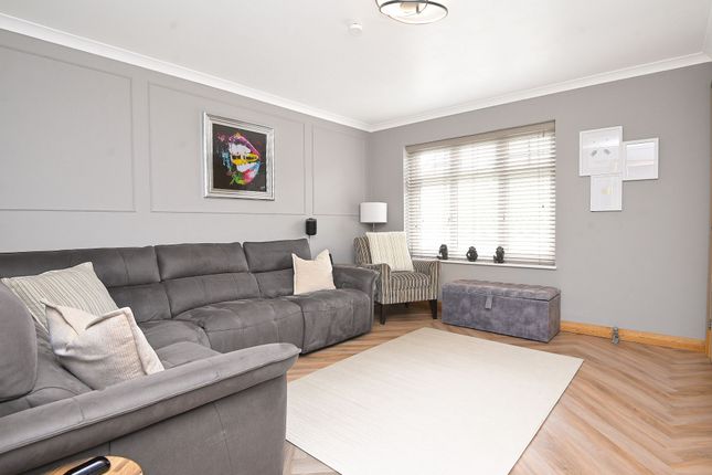 8 Angelica Close, Harrogate photo 4
